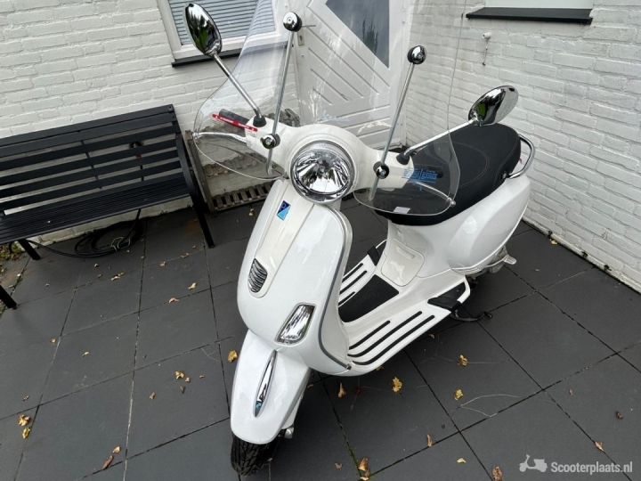 Vespa LX 50 wit